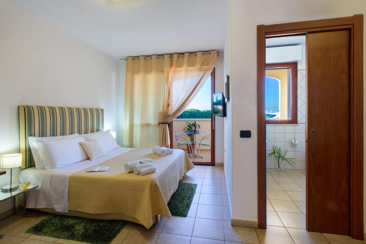 Sun&Sardinia Hotel มอนเซร์ราโต ภายนอก รูปภาพ