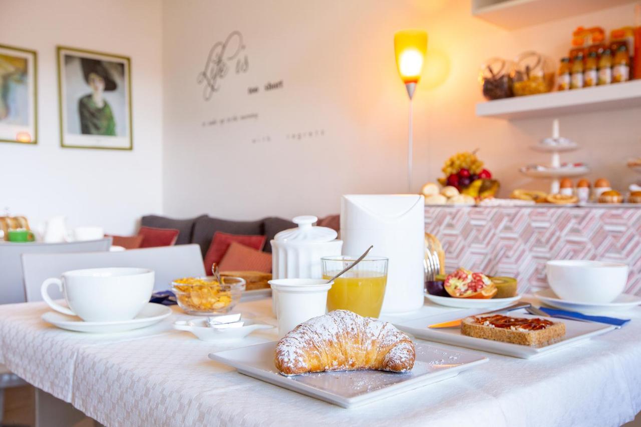 Sun&Sardinia Hotel มอนเซร์ราโต ภายนอก รูปภาพ