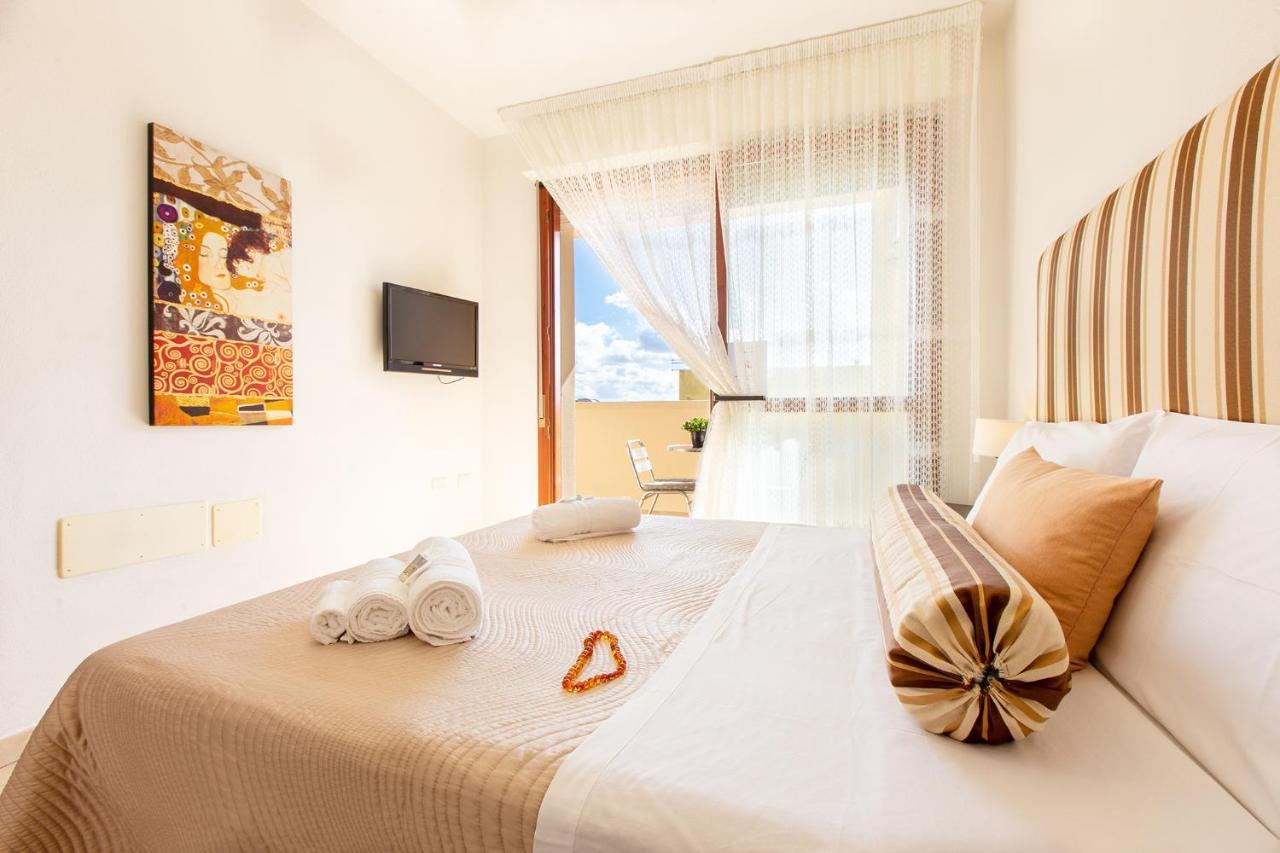 Sun&Sardinia Hotel มอนเซร์ราโต ภายนอก รูปภาพ