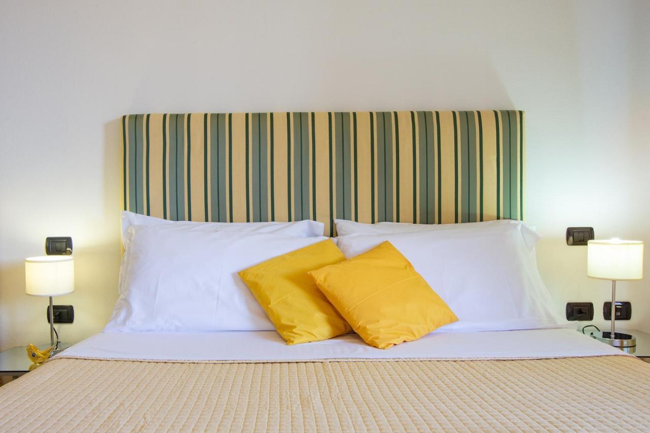 Sun&Sardinia Hotel มอนเซร์ราโต ภายนอก รูปภาพ