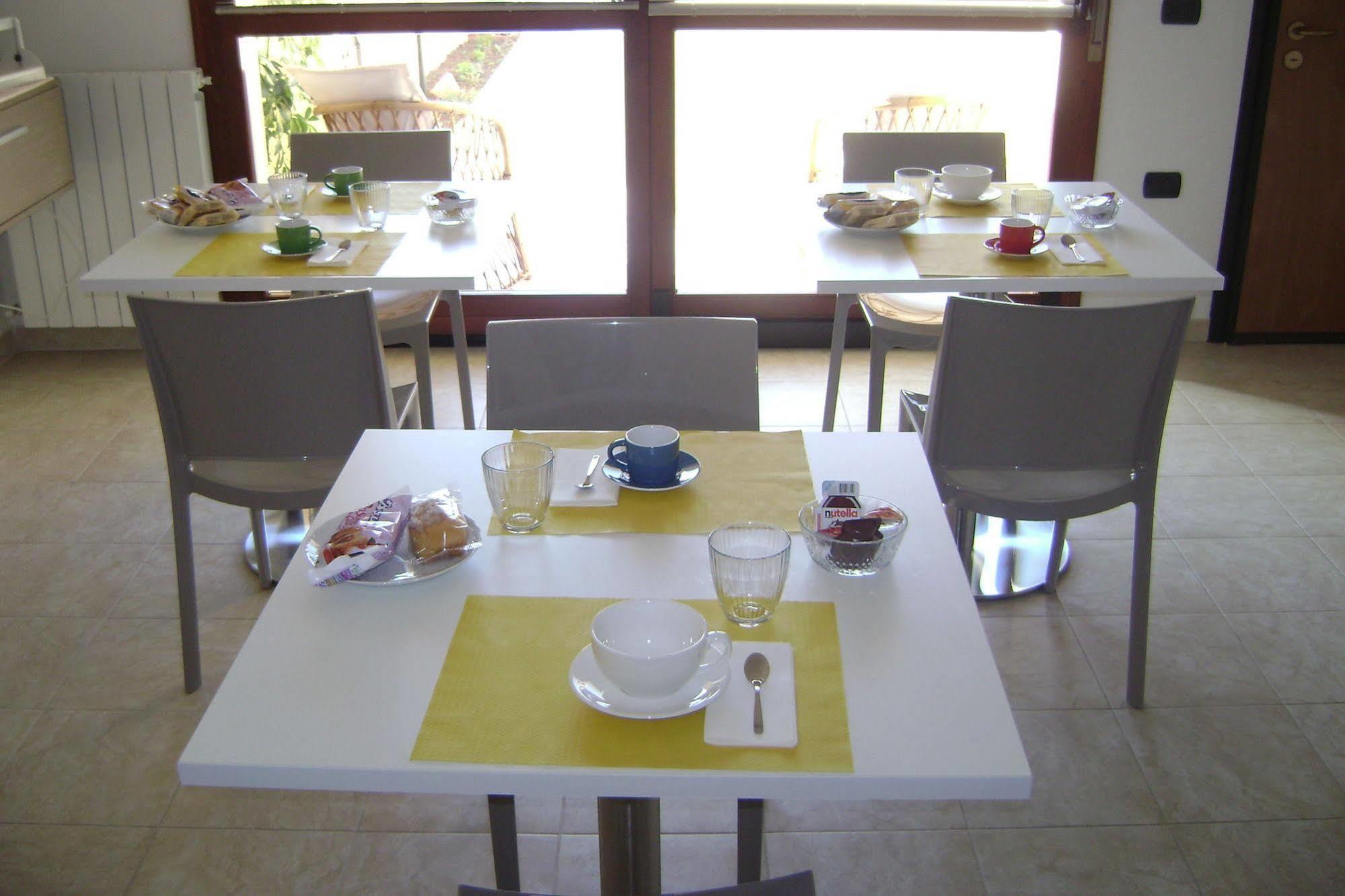 Sun&Sardinia Hotel มอนเซร์ราโต ภายนอก รูปภาพ