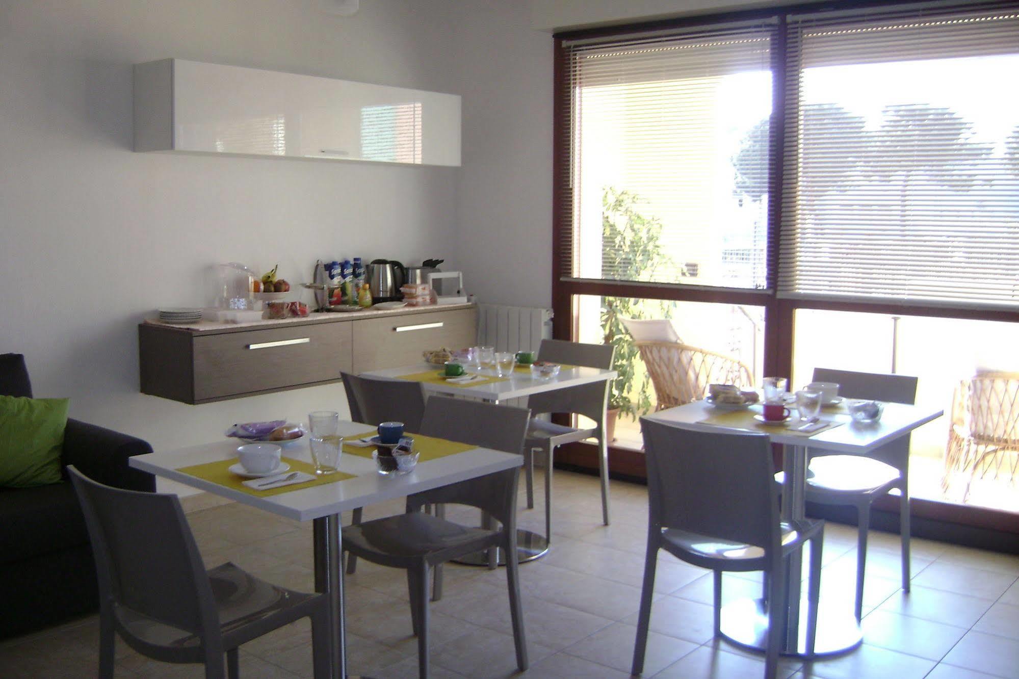 Sun&Sardinia Hotel มอนเซร์ราโต ภายนอก รูปภาพ