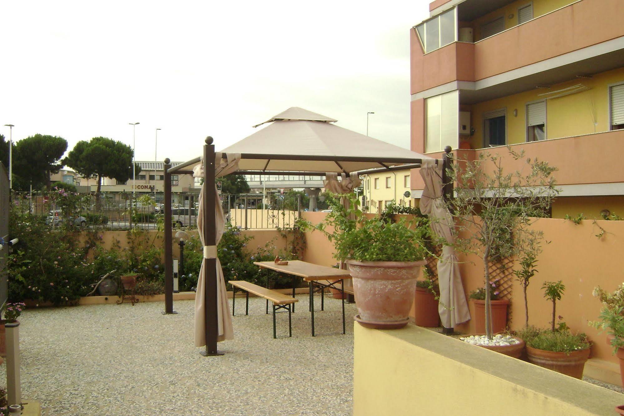 Sun&Sardinia Hotel มอนเซร์ราโต ภายนอก รูปภาพ